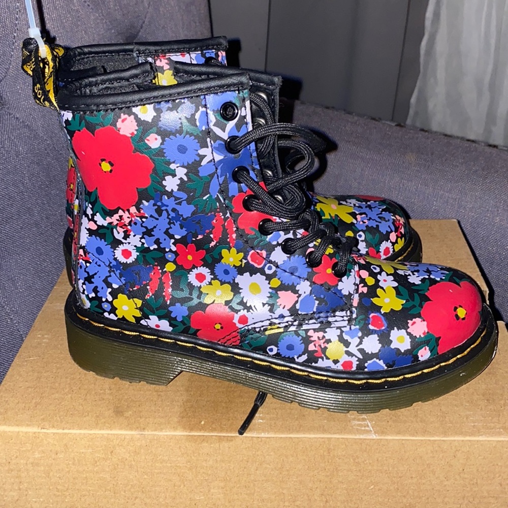 Little girl flower Dr.Marten boots